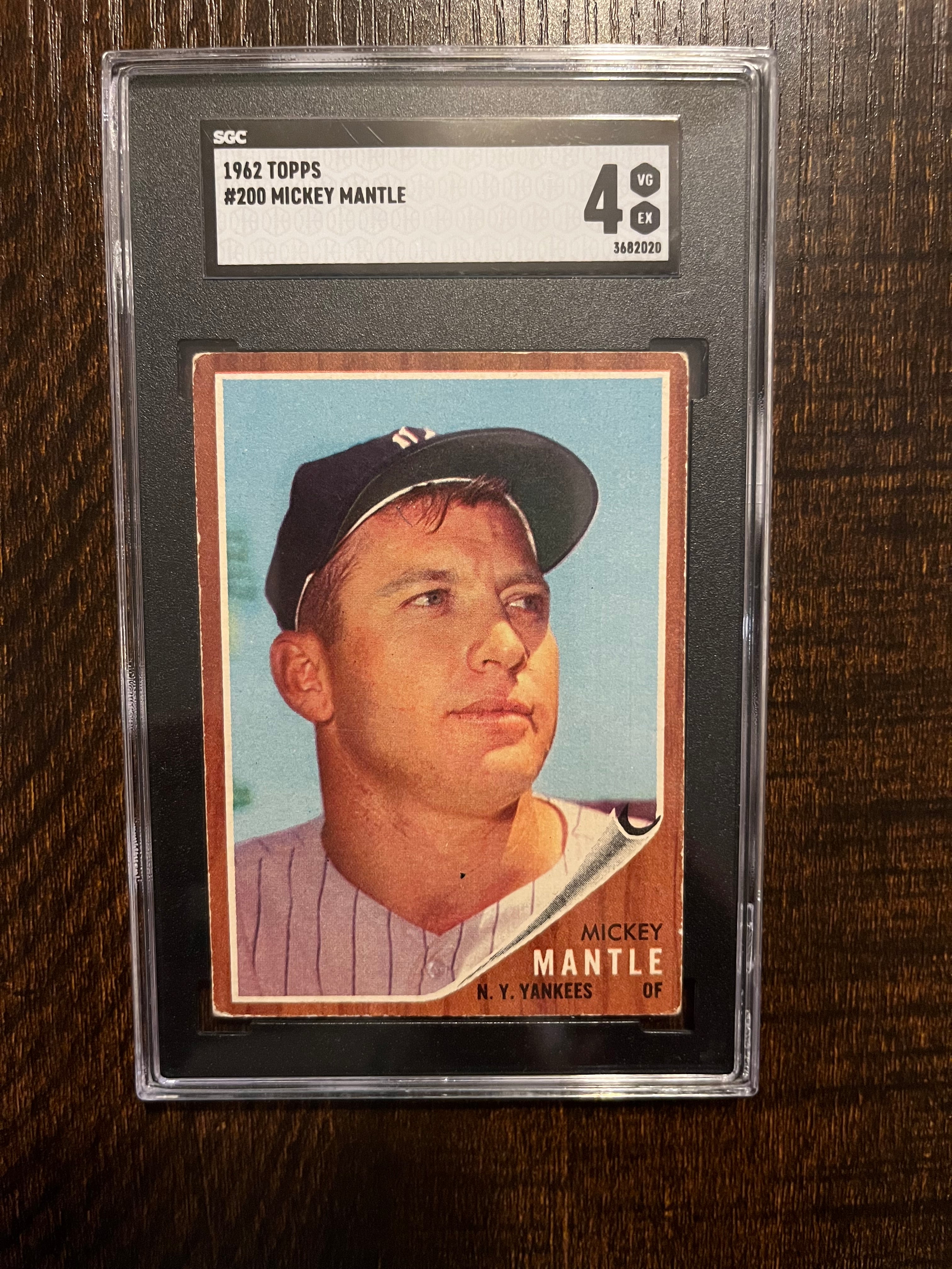 Centered 1962 Topps Mickey Mantle #200 SGC 4